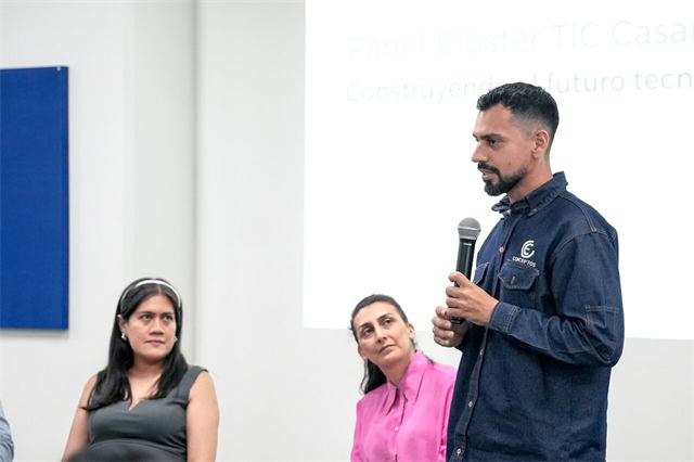 Jorvey Jaimes speaking at the Casanare ICT Cluster Panel